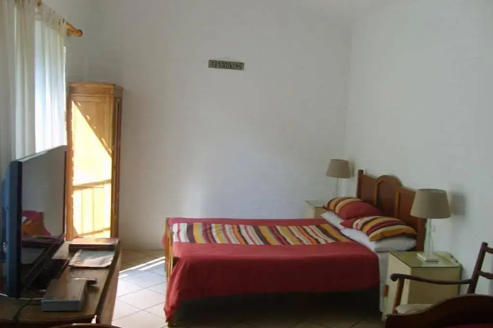 Room 5 of 12