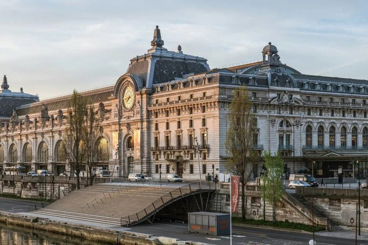 Exterior of Beautiful Renovated Flat Near Eiffel Tower