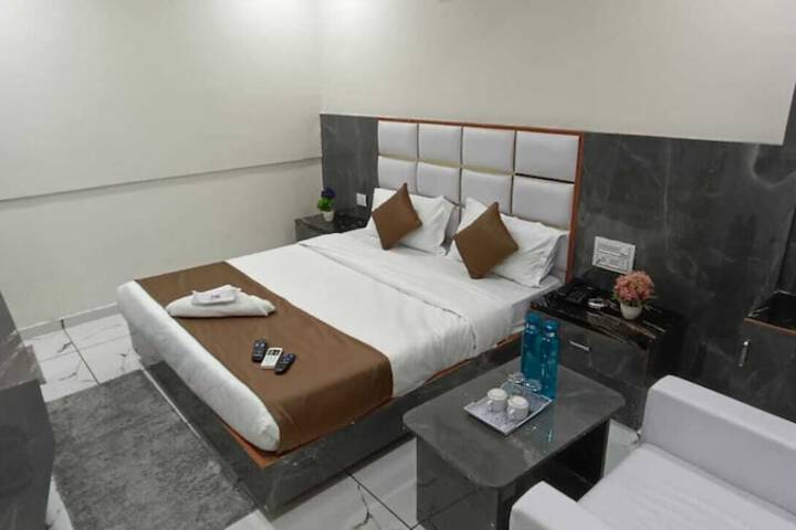 Room 7 of 14