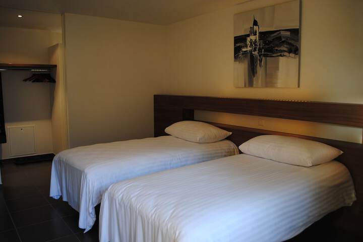 Room 29 of 77
