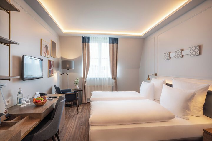 Room 10 of 26