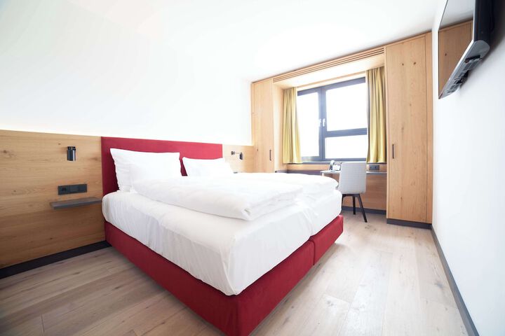 Room 8 of 73