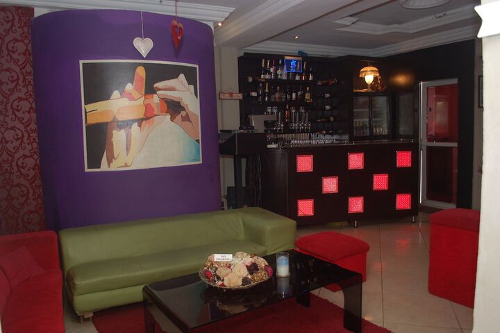 Dcove Hotel & Suites