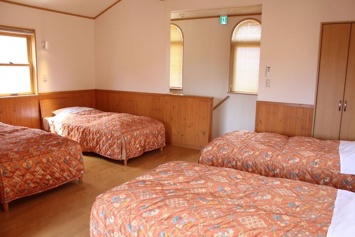 Room 3 of 102