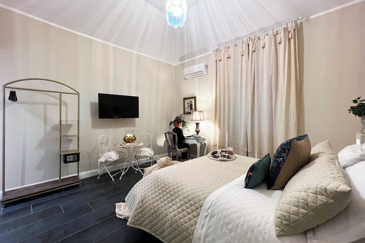 Room 6 of 22