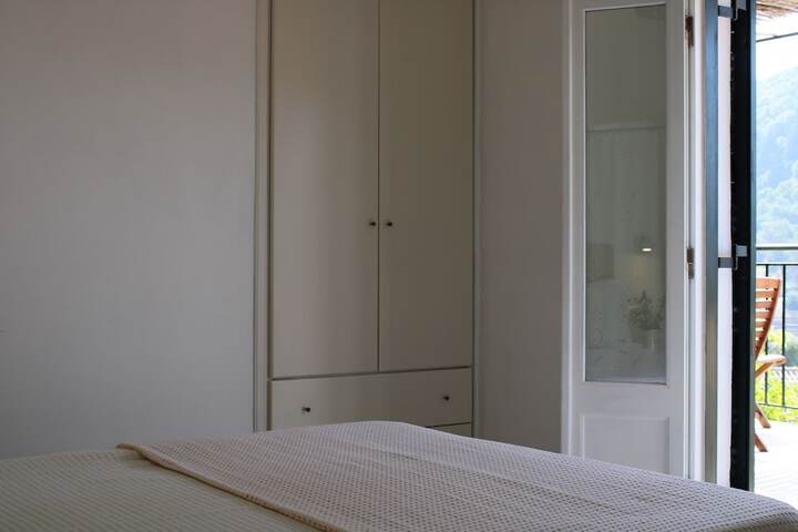 Room 33 of 76
