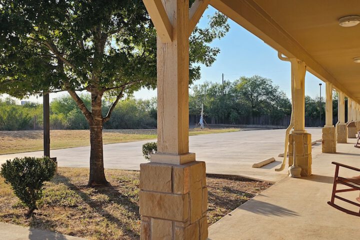 Image of Dilley Motor Inn