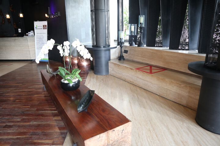 Hotel Interior 11 of 40