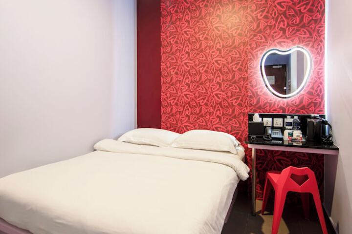 Room 13 of 36