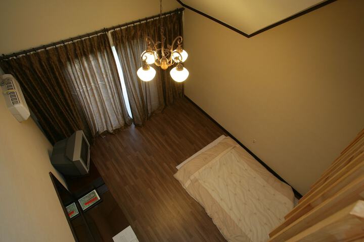 Room 6 of 40