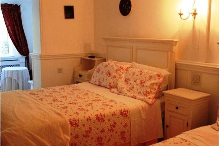 Room 5 of 11
