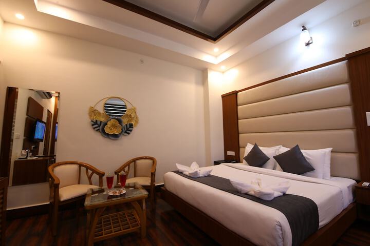 Room 32 of 65