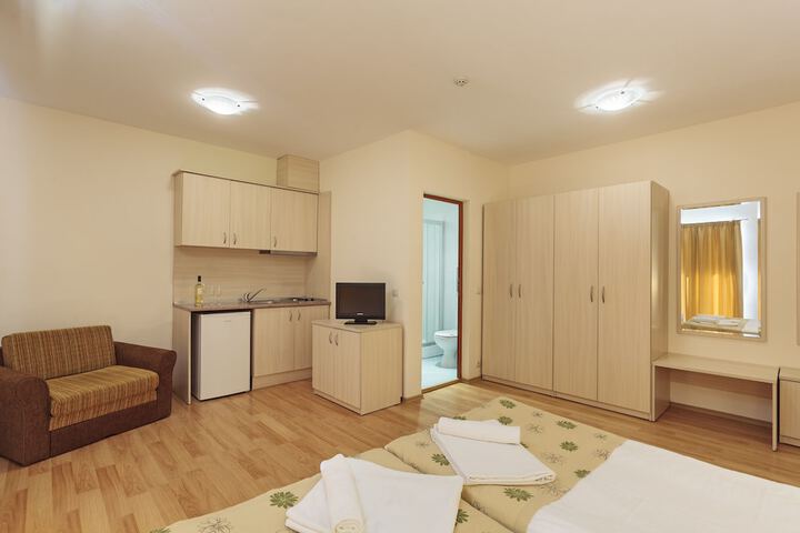 Room 7 of 18