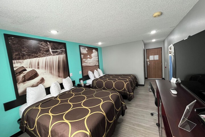 Room 9 of 35