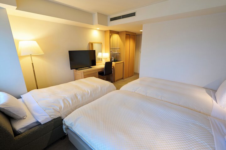 Room 16 of 60