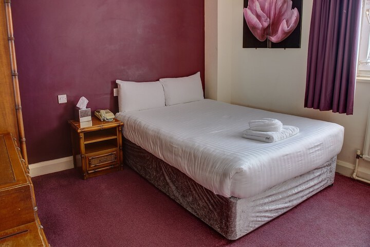 Room 3 of 70