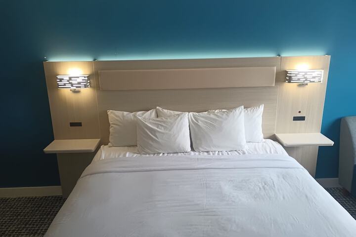 Room 7 of 51
