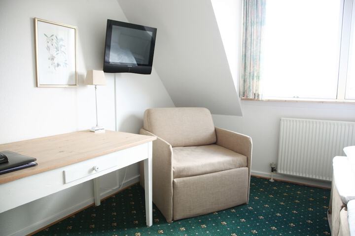 Room 6 of 17