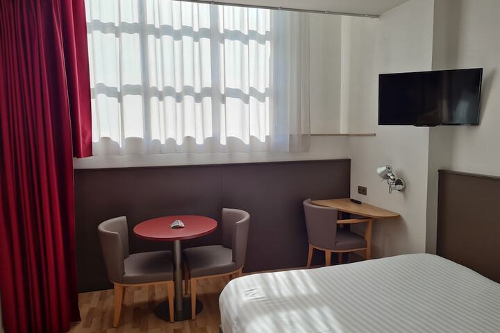 Room 16 of 47