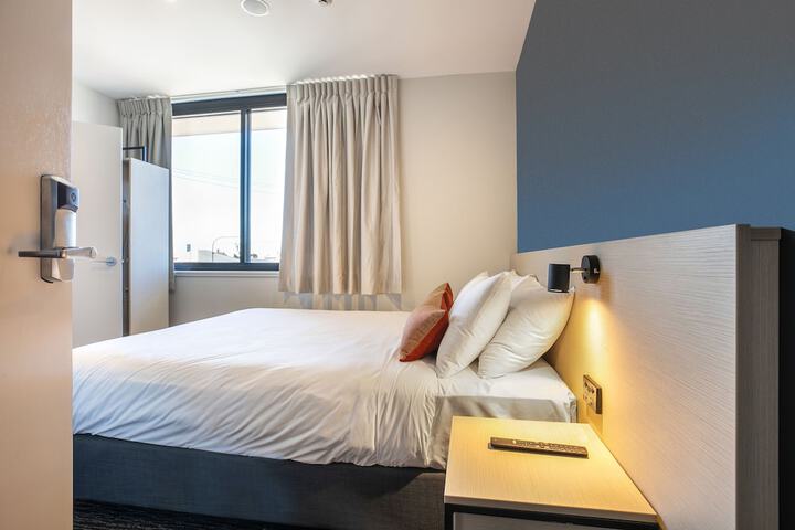 Room 8 of 31