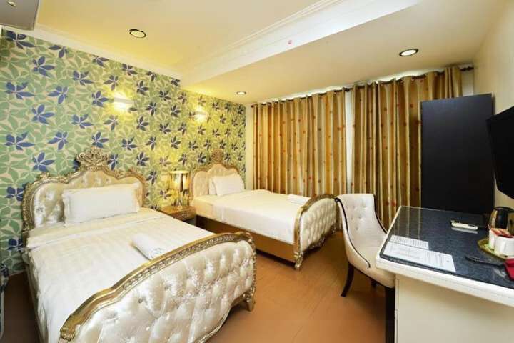 Room 9 of 15