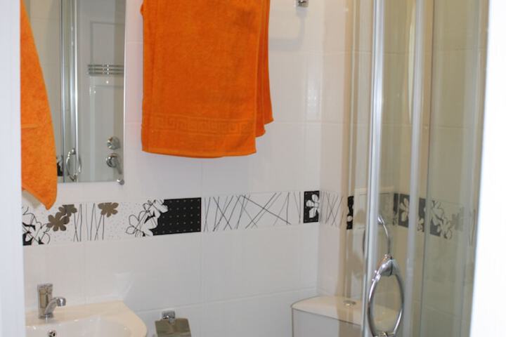 Room 13 of 28