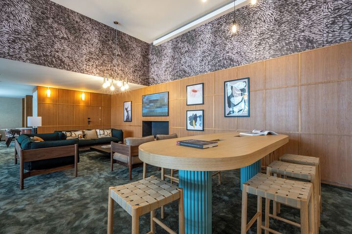 Business Center 124 of 132
