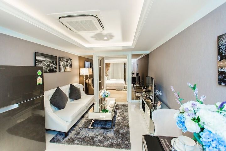 Room 9 of 19