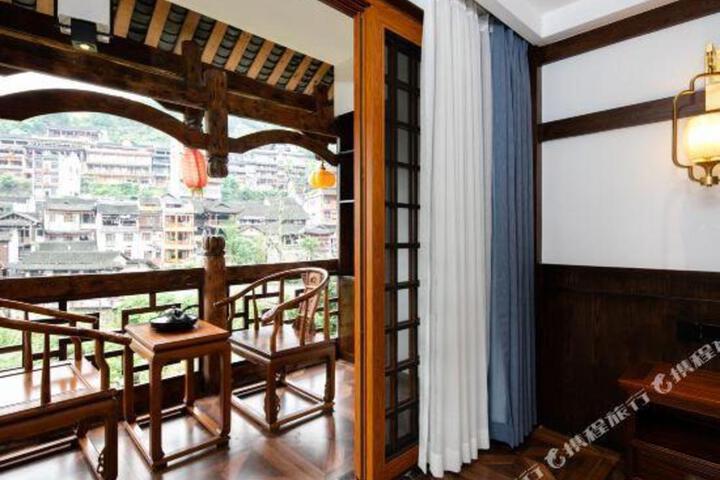 Floral Hotel Furong Town Yinhe Manor(Wangcun Waterfall Store)