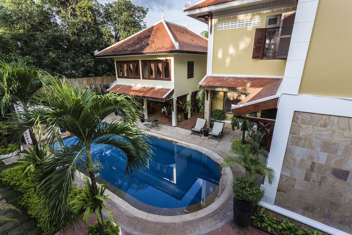 Hotel with Pool