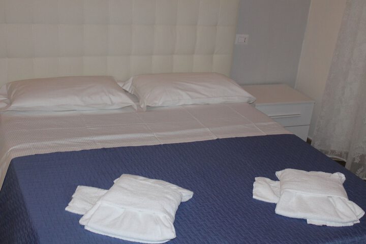 Room 9 of 30