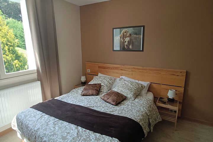 Room 2 of 9