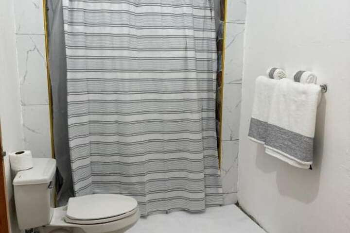 Room 5 of 8