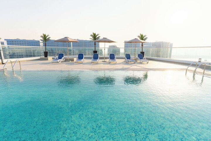 Pool 40 of 82