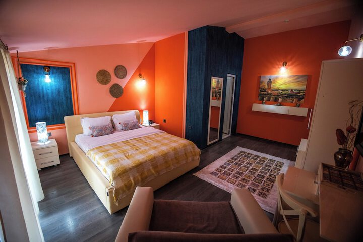 Room 5 of 37