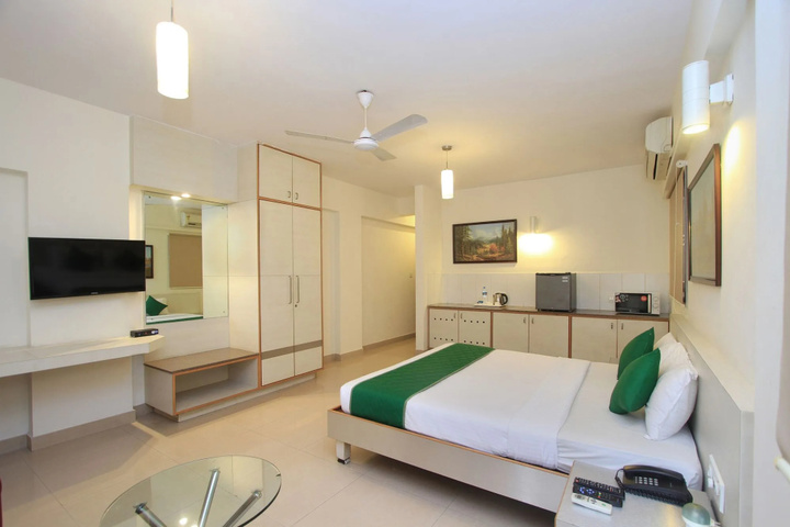 Room 5 of 9