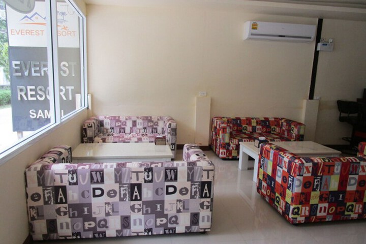 Entrance & Lobby
