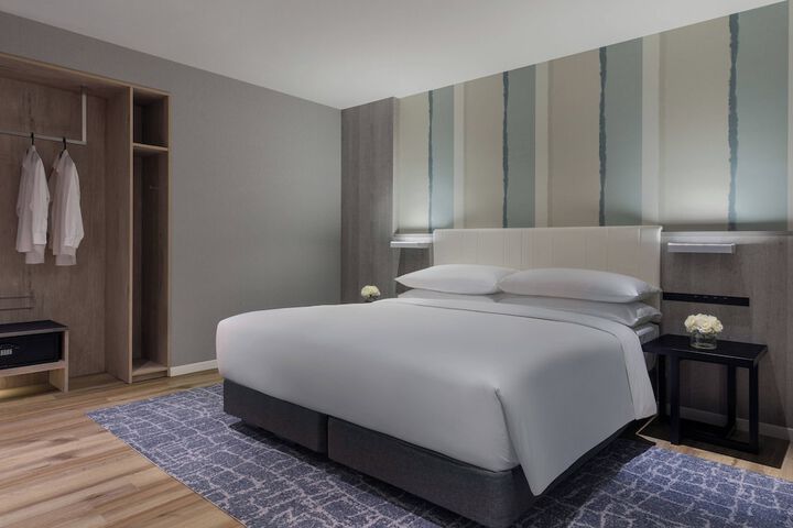 Room 15 of 82