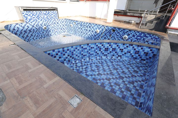 Pool 22 of 28