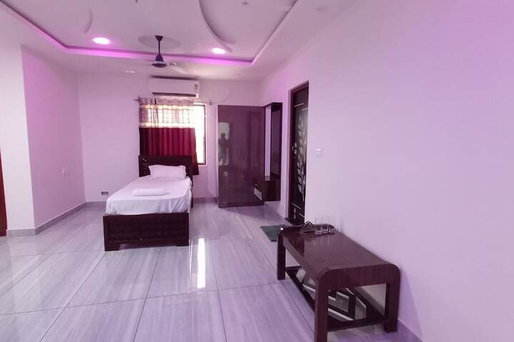 Room 8 of 33