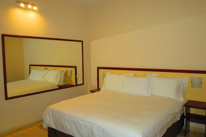 Room 3 of 49