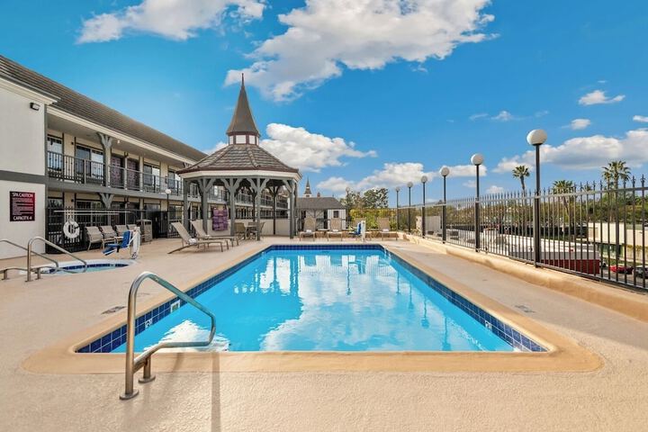 Pool Hotel