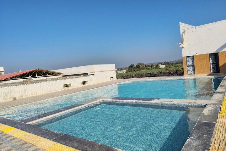 Pool 11 of 19