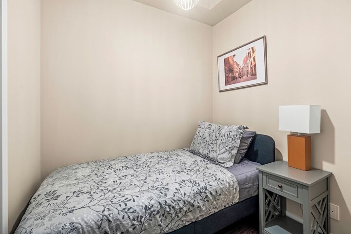Room 36 of 242