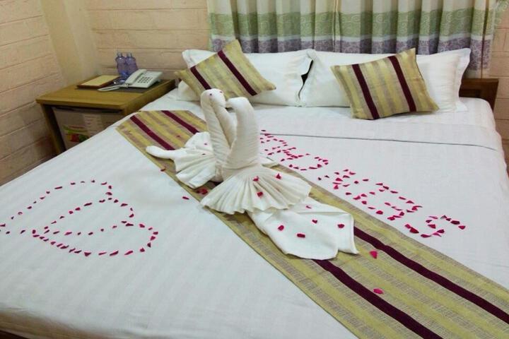 Room 5 of 8