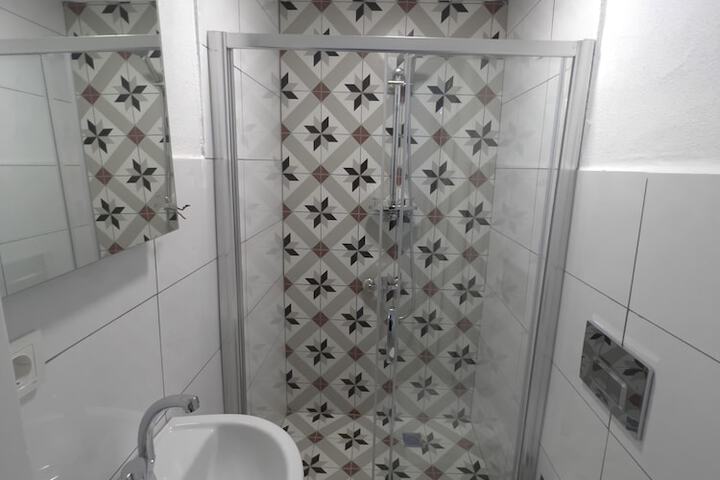 Room 2 of 6