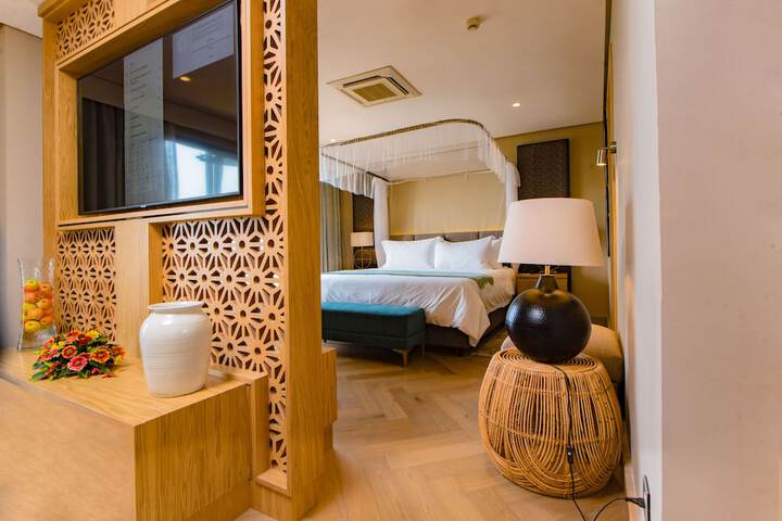 Room 8 of 28