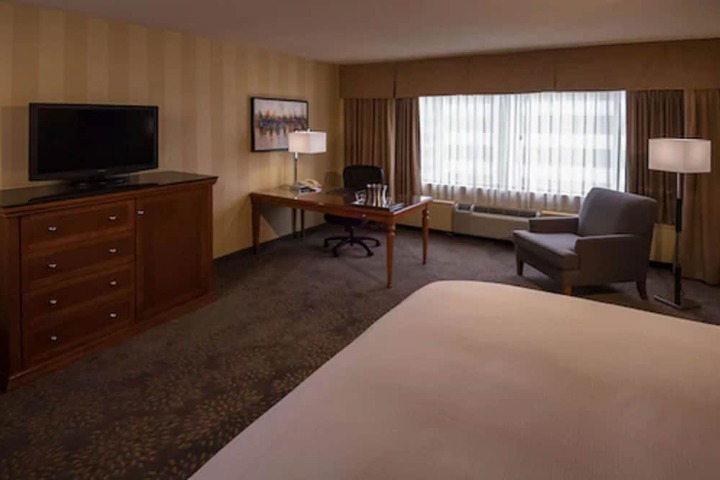 1 King Bed (32 of 36)