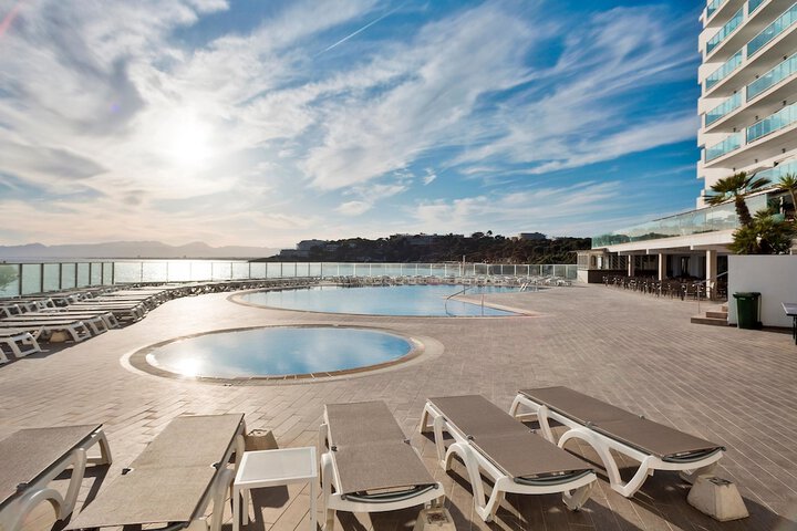 Hotel with Pool