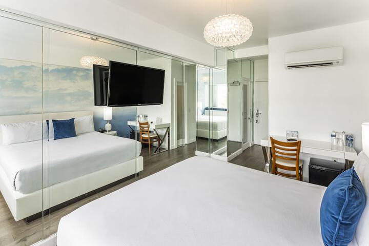Traditional Room 1 King Bed or 1 King Bed with Rollaway Bed (12 of 32)